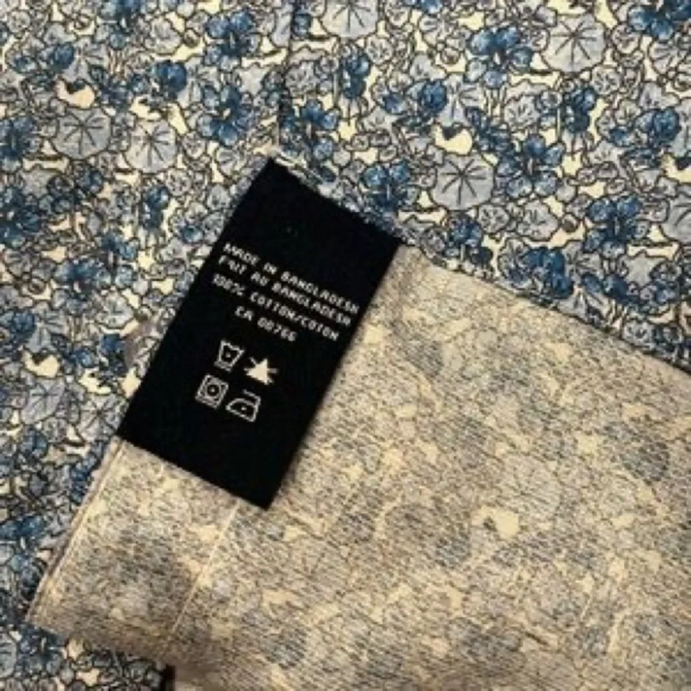Men's Blue Floral Long-Sleeve Button-Up Shirt
